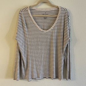 American Eagle Soft & Sexy long sleeve v-neck